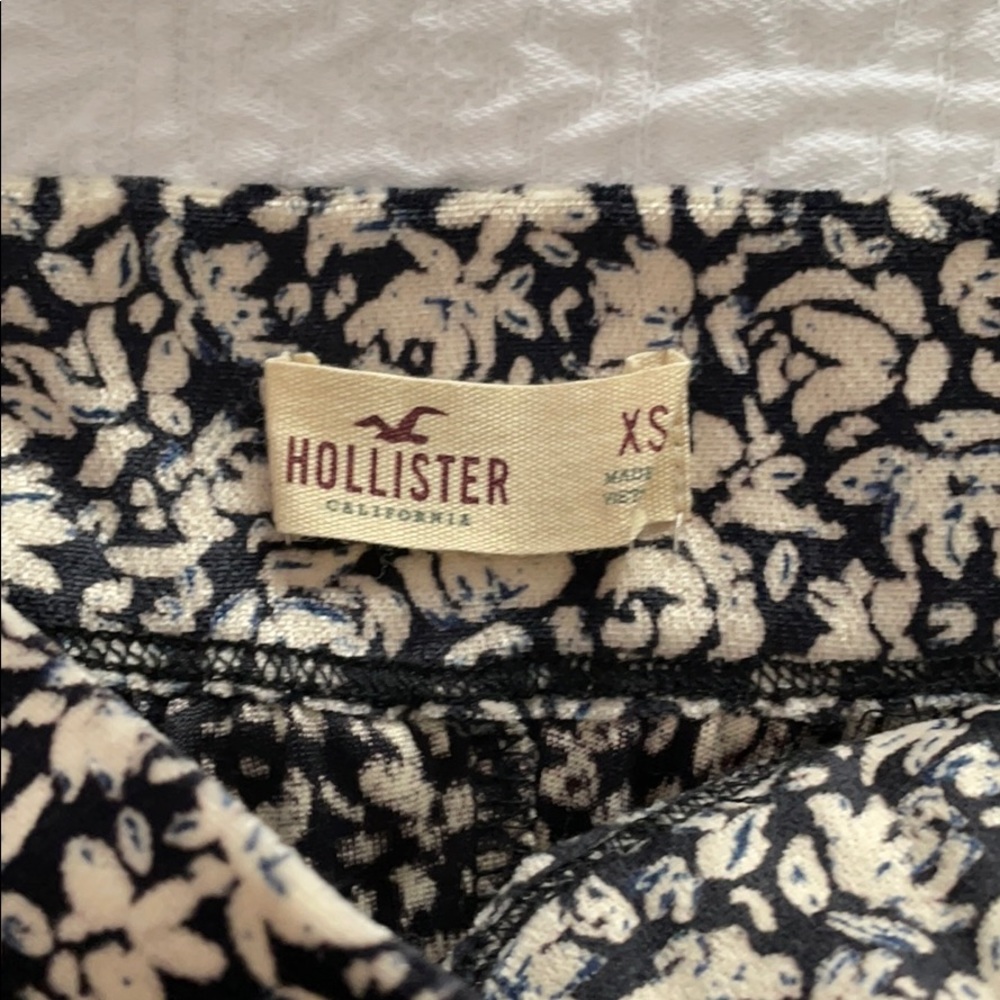 Hollister Velour Black & White Floral Skater Skirt - Picture 3 of 4